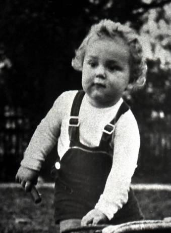 Ronnie Davis, by Mom